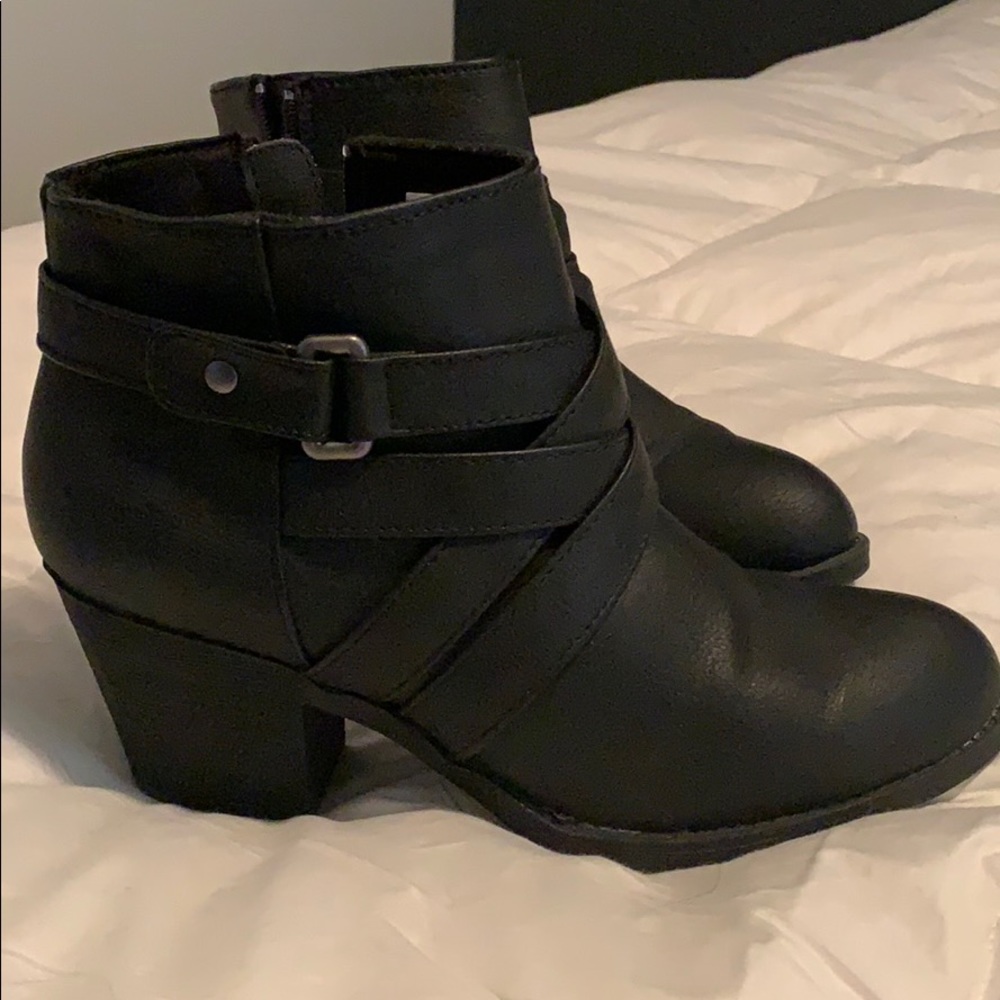 Never worn black bootie
